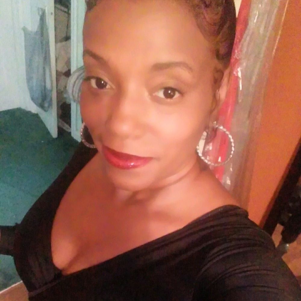 Meet your Posher, Anitra tee